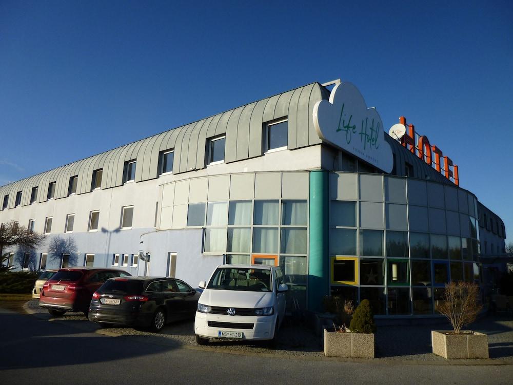 Lifehotel Vienna Airport Fischamend Eksteriør billede