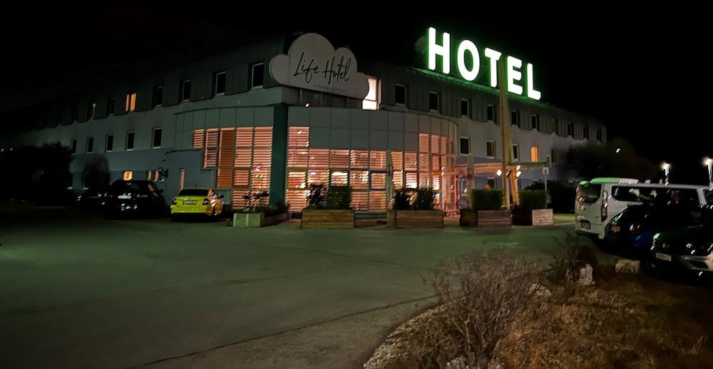 Lifehotel Vienna Airport Fischamend Eksteriør billede